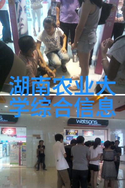 家庭共享的新鲜水果真实家庭成员一起享受水果时光
